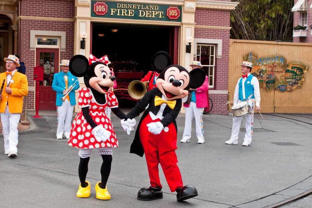 Disneyland tips Mickey Minnie