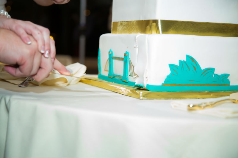 travel themed wedding cake detail