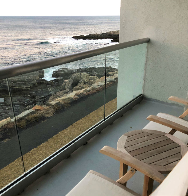 balcony overlooking the ocean at the cliff house in maine
