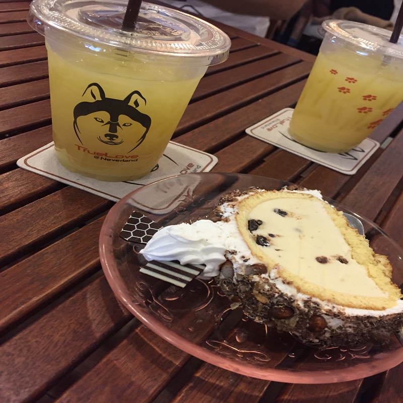 ice cream cake and drink husky cafe bangkok