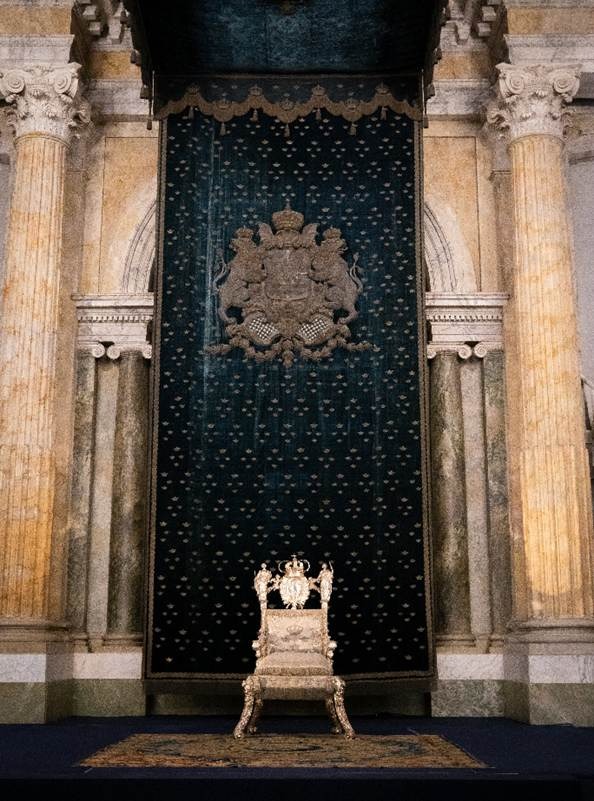 Hall of Mirrors photo and the Throne of Sweden luxeria